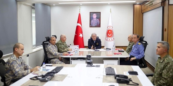 Bakan Akar’dan “Mehmetçiğin nefesi teröristlerin enselerinde” vurgusu