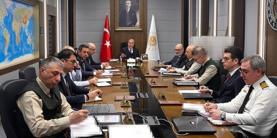 Bakan Akar, TSK komuta kademesi ve birlik komutanlarıyla görüştü