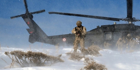 Jandarma timleri karış karış dolaştıkları dağları teröristlere dar ediyor