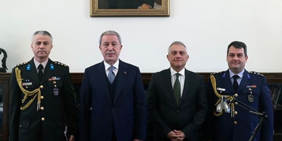 Milli Savunma Bakanı Akar, Türkiye’nin Londra Büyükelçiliği’ni ziyaret etti