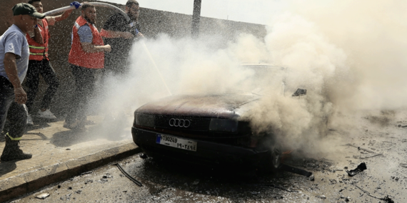 İsrail, Lübnan’ın güneyinde iki sivil savunma aracını vurdu