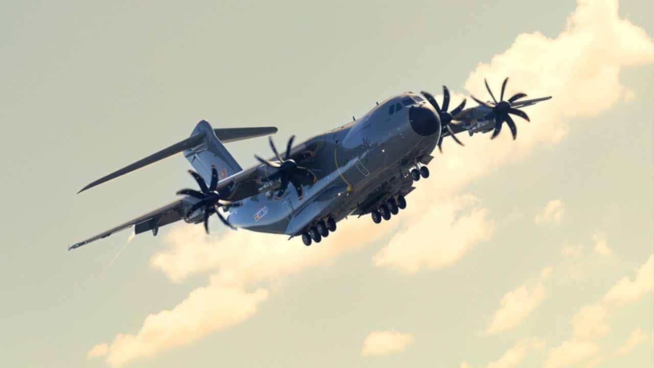 Kazakistan, ilk Airbus A400M askeri nakliye uçağını teslim aldı