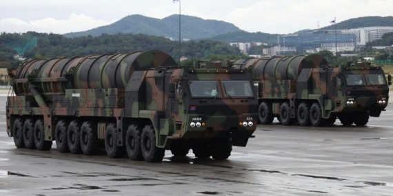 Güney Kore “Canavar Füze” Hyunmoo-5’i sahaya sürdü