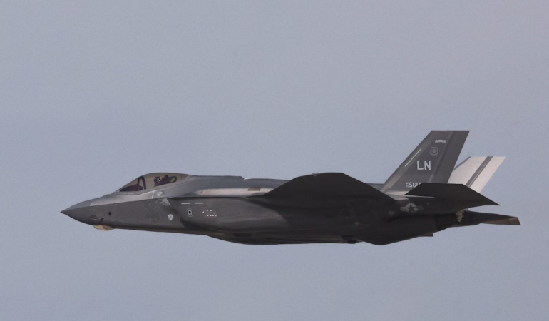 Irak semalarında ABD F-35’inden acil durum çağrısı
