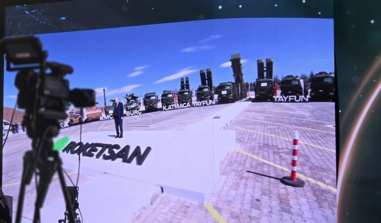ROKETSAN’da stratejik zirve: CENK balistik füzesi ilk kez görüldü