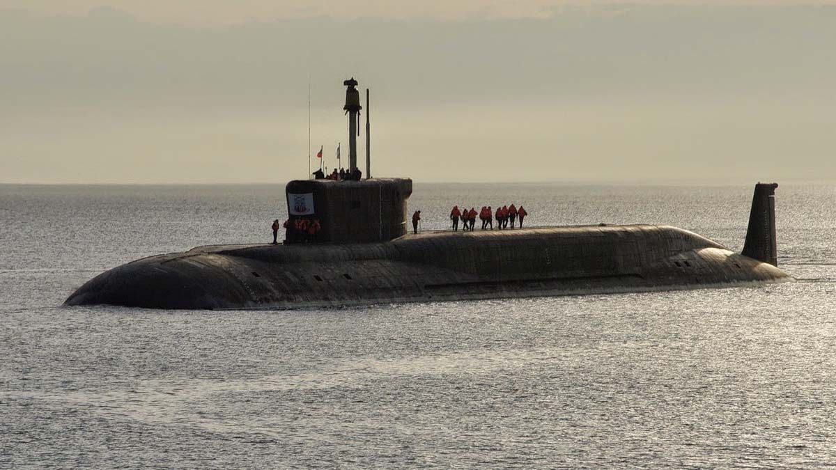 Birleşik Krallık Rus denizaltılarını yakın takibe aldı