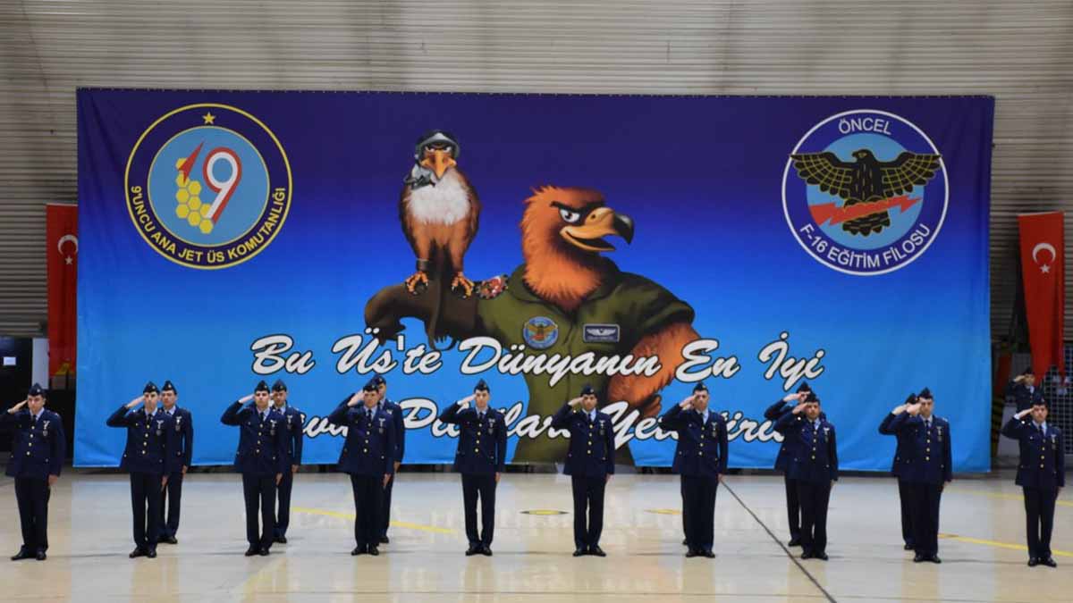 80. dönem F-16 pilotları tam harbe hazır: Balıkesir'de yören