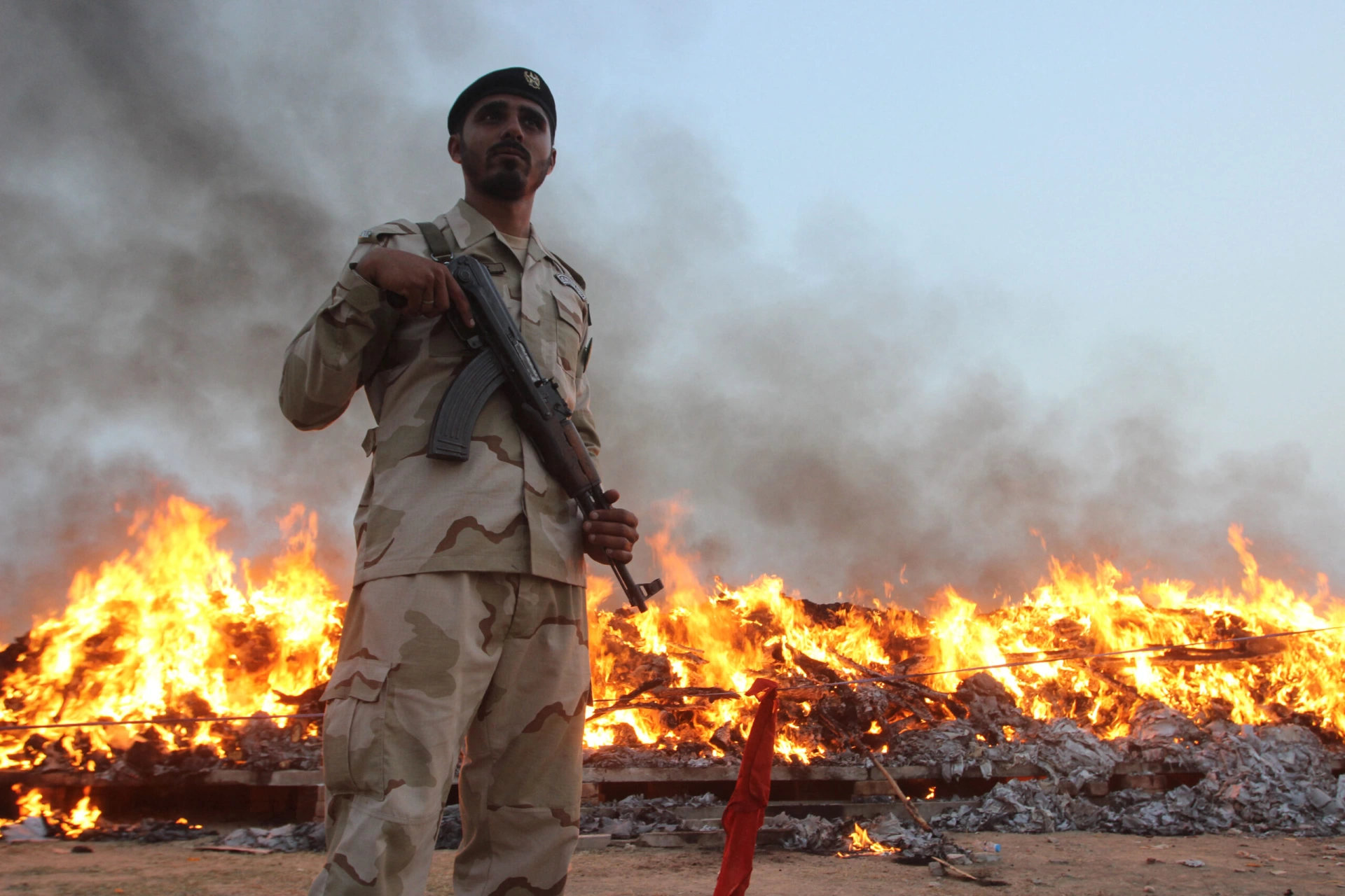 Afganistan-Pakistan sınırında tansiyon yüksek: Pakistan ateşiyle 4 kişi öldü