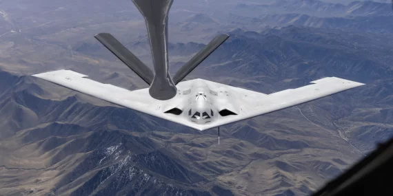 B-21 Raider ilk kez gökyüzünde görüntülendi