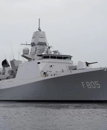 Hollanda fırkateyninde "takip cihazı" zafiyeti