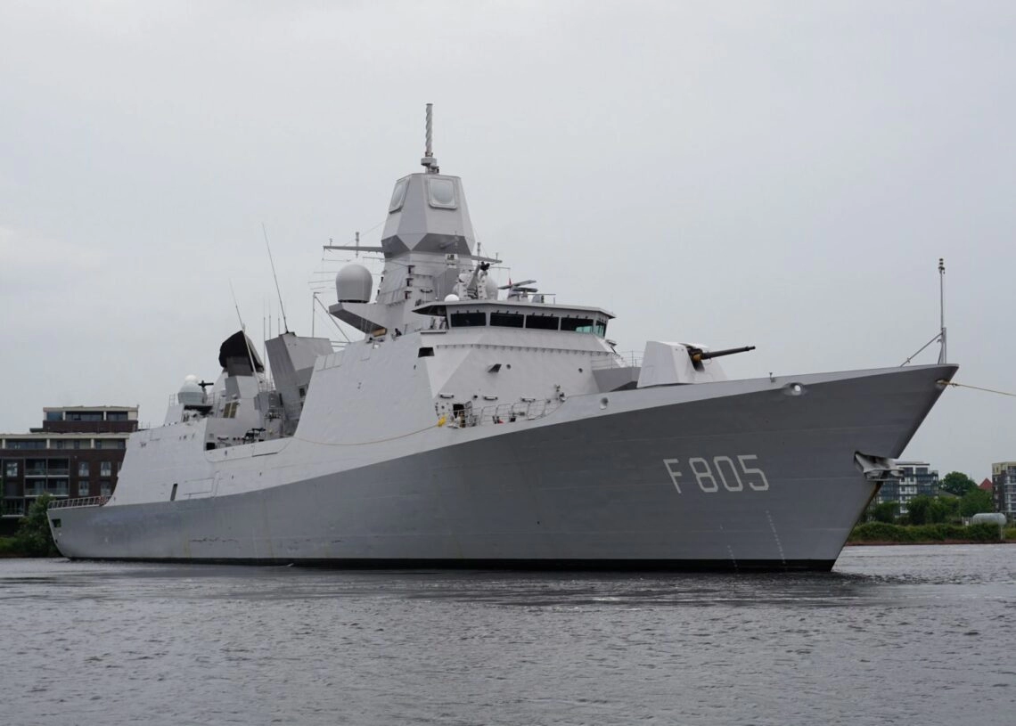 Hollanda fırkateyninde "takip cihazı" zafiyeti