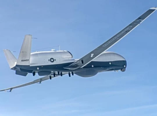 Hürmüz Boğazı'nda 240 milyon dolarlık kayıp: MQ-4C Triton düştü