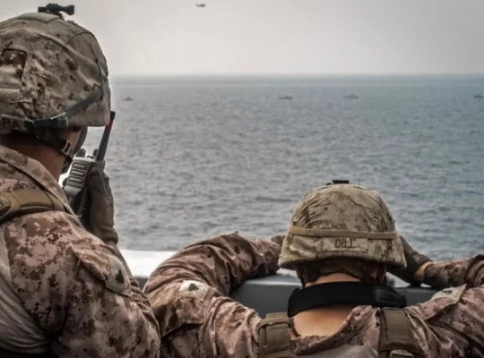 Hürmüz Boğazı'nda gerilim: İran'dan 'ölümcül girdap' tehdidi