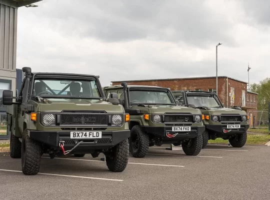 İngiliz ordusunun efsanevi Land Rover'larına Toyota imzalı halef