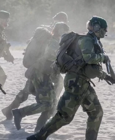 İsveç NATO'nun Finlandiya'daki kara gücü komutasını üstleniyor