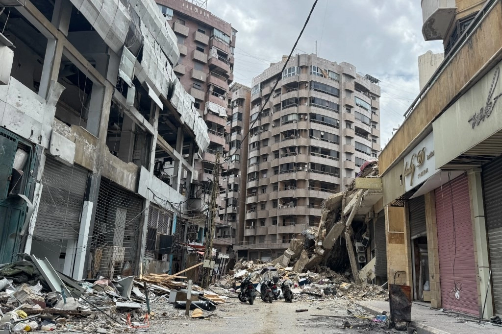 Lübnan'da kırılgan ateşkes: İsrail yıkıma devam ediyor