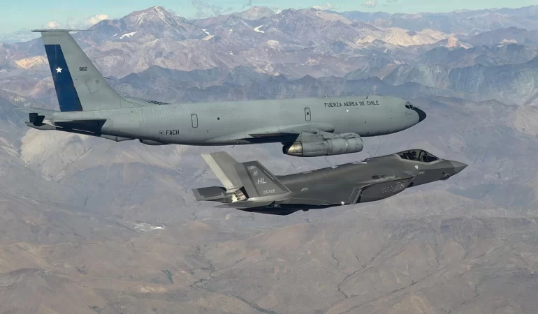 Şili tankeri ABD F-35'lerine ilk kez havada yakıt ikmali yaptı