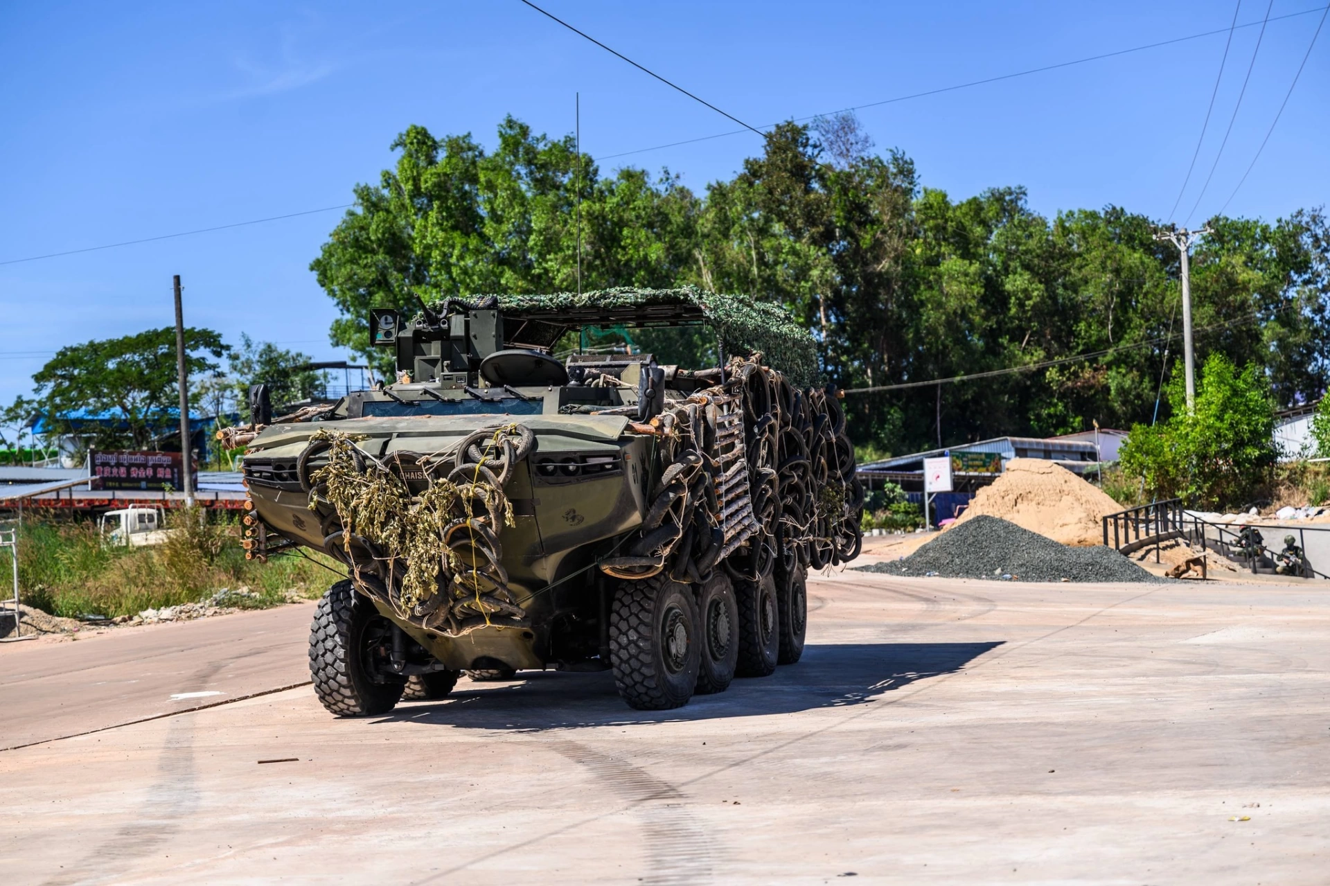 Tayland donanmasına taze güç: Amfibi zırhlılar göreve başladı