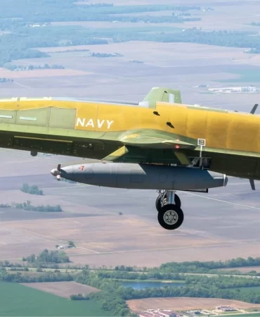 Uçak gemilerinde yeni dönem: MQ-25A Stingray havalandı