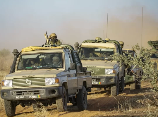 Mali'de cunta karşıtı kuşatma: Başkent Bamako’da yollar kesildi