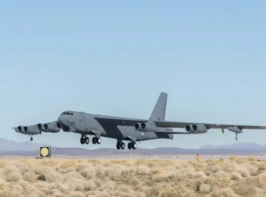 ABD'de B-52 kriz: Stratejik bombardıman uçağı testte düştü
