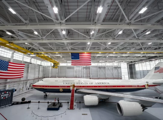 Air Force One filosuna yeni "köprü" uçak teslim edildi