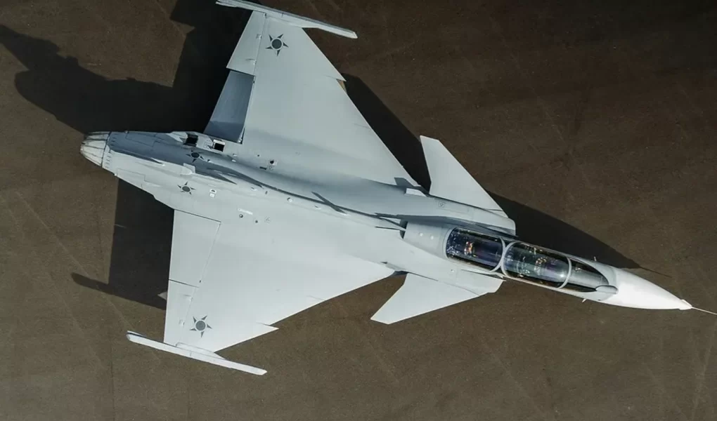 Brezilya'nın yeni gücü: İlk çift koltuklu Gripen F tanıtıldı