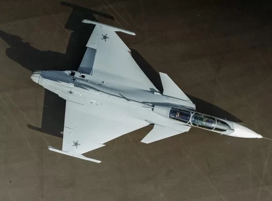 Brezilya'nın yeni gücü: İlk çift koltuklu Gripen F tanıtıldı