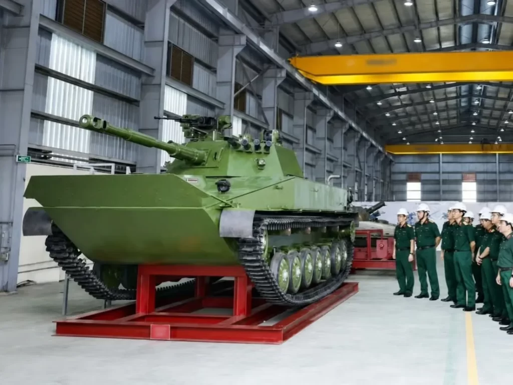 Vietnam'dan gövde gösterisi: Yerli amfibi tankı T-1 sahnede