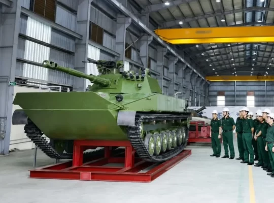 Vietnam'dan gövde gösterisi: Yerli amfibi tankı T-1 sahnede