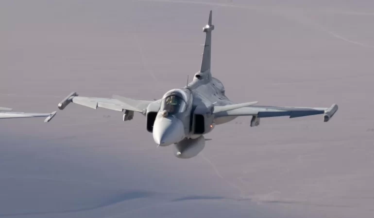 Brezilya'nın F-39E savaş uçakları ilk kez yurt dışında
