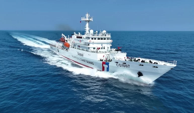 Tayvan Sahil Güvenliği'ne 1000 tonluk "Penghu" devriye gemisi teslim edildi