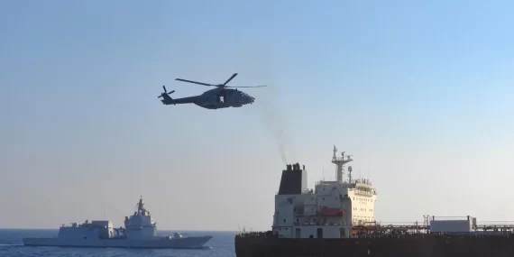 Akdeniz'de Rus gölge filosuna ait tanker helikopterle basıldı