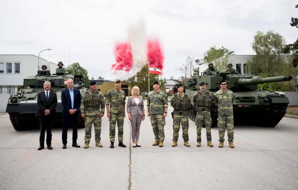 Avusturya'ya modernize Leopard ve Ulan teslimatı başladı