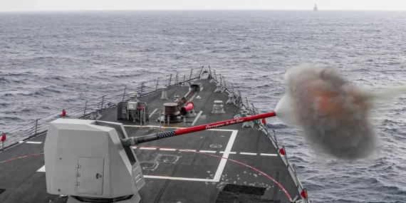 BAE Systems ve Diehl, Mk 45 deniz topunun menzilini artırıyor