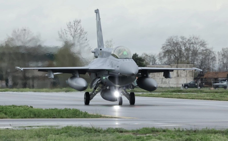 Bulgaristan'a F-16 şoku: Yeni teslimatlar 2030'a ertelendi!