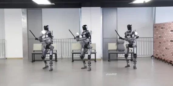 Çin'den 'avatar' asker hamlesi: İnsansı robot Fuxi sahada