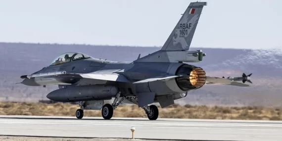 F-16'lara elektronik kalkan: Viper Shield ikili uçuş testinde
