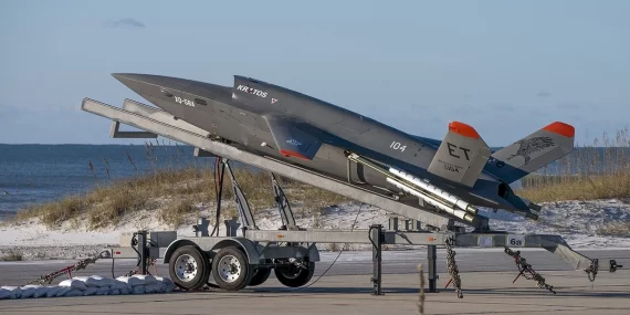 Görüş ötesinden otonom komuta: Valkyrie F-35'lerle uçtu