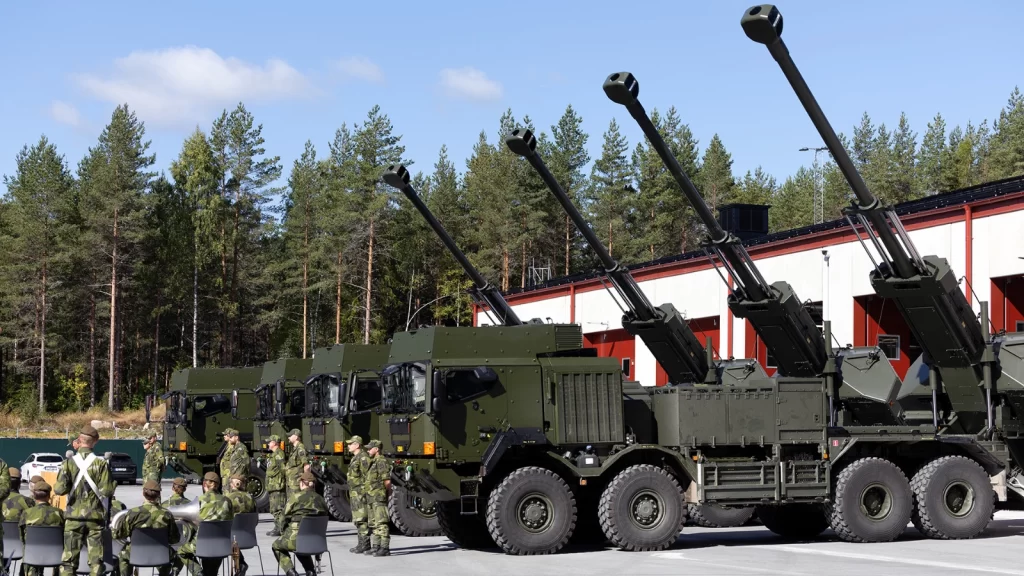 İsveç ordusuna yeni nesil güç: İlk 8x8 Archer obüsleri teslim edildi