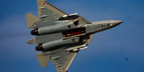 Rus savaş uçağı Su-57'ye Mach 3 tehditlerini avlayan füze