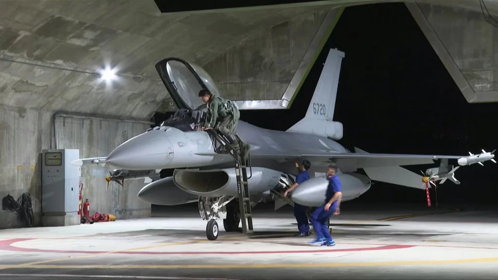 Tayvan'a ilk F-16 Block 70 teslimatı: Pasifik rotasında