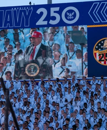 Trump'tan şok talimat: ABD donanması yurt dışında üretilecek!