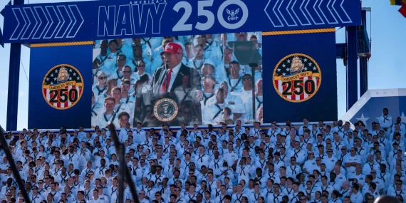 Trump'tan şok talimat: ABD donanması yurt dışında üretilecek!