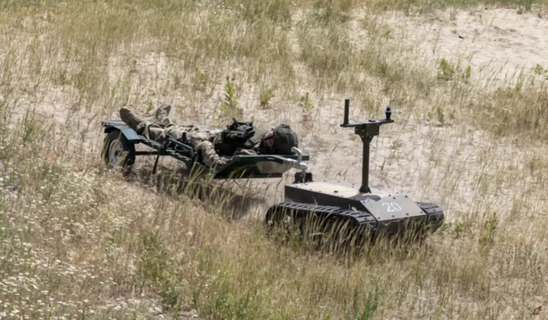 Ukrayna cephesine düzenli İHA ve kara robotu desteği