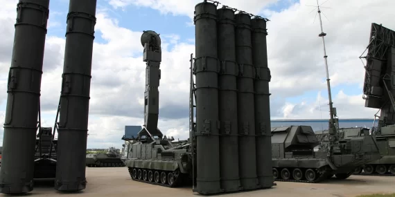 Ukrayna'dan tarihi vuruş: FPV dron Rus S-300V sistemini vurdu!