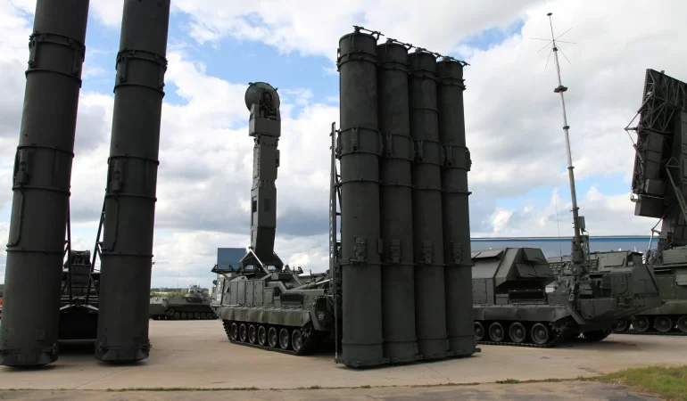 Ukrayna'dan tarihi vuruş: FPV dron Rus S-300V sistemini vurdu!