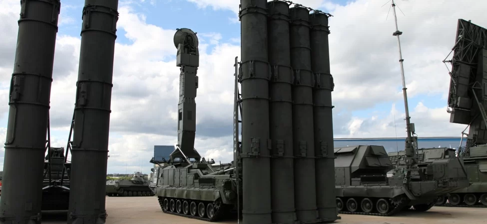 Ukrayna'dan tarihi vuruş: FPV dron Rus S-300V sistemini vurdu!