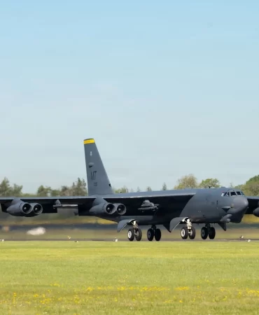 B-52 bombardıman uçaklarında motor ve AESA radar dönüm noktası
