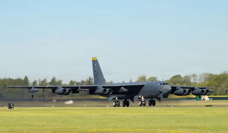 B-52 bombardıman uçaklarında motor ve AESA radar dönüm noktası